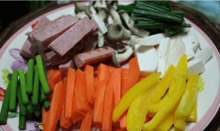 Ингредиенты для овощного шашлыка по-корейски.