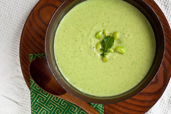 Крем-суп с зелёными бобами Эдамаме.