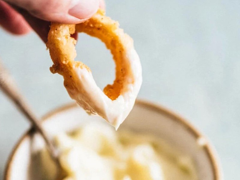 Лучшие рецепты кольца кальмара в кляре с солью и перцем (цзяоянь ююй)