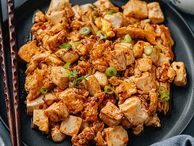 Лучшие рецепты жареный шелковый тофу с яйцом (цзидань бао доуфу)