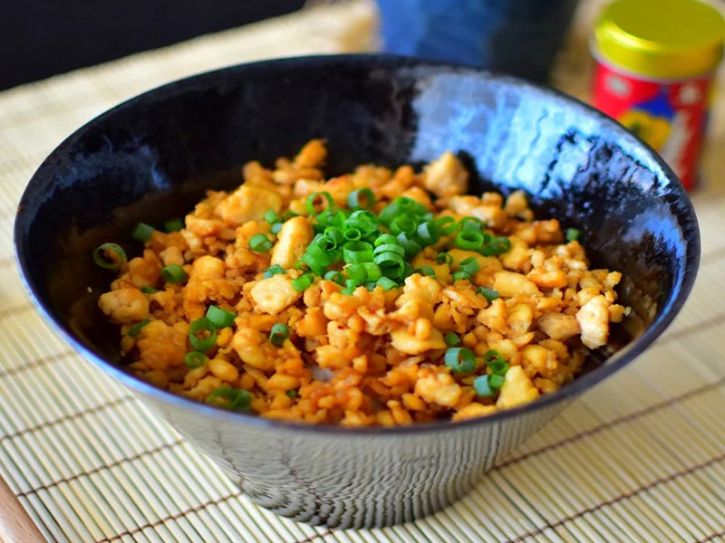 Рецепт вегетарианский донбури с фаршем из тофу советует KorSHop.ru