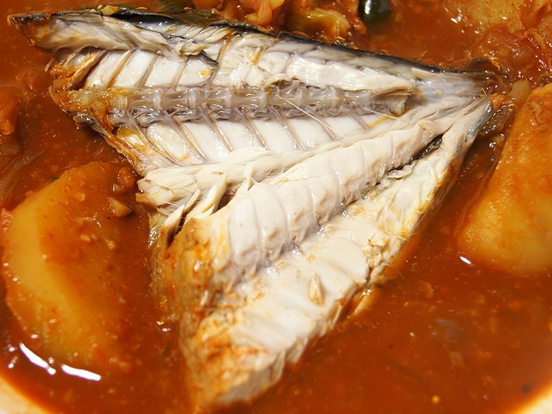 Популярный рецепт рагу из картофеля и скумбрии (камджа кодын еоджорим)