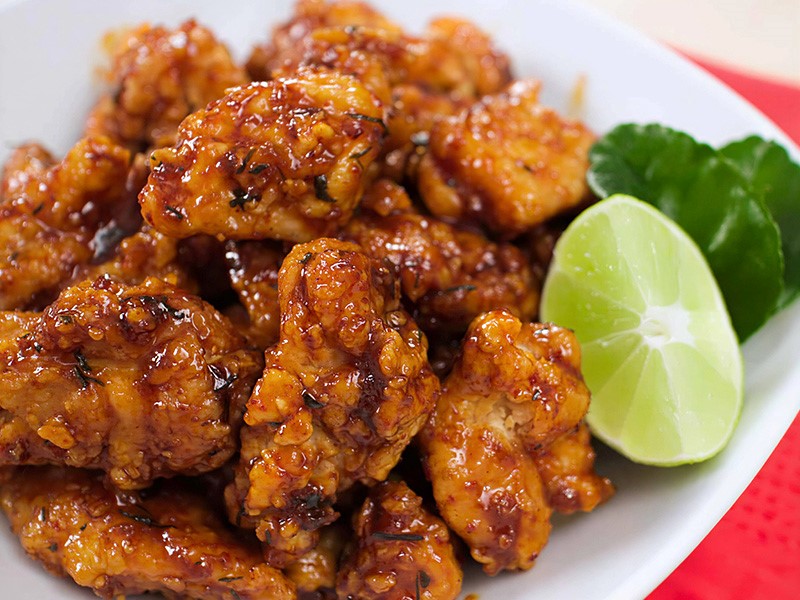 Популярный рецепт жареная курица в остро-сладком чили-соусе с лаймом