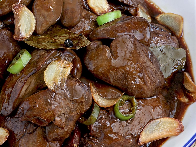 Собрание рецептов тушеная куриная печень в соусе (адобо атай манок) из коллекции KorShop.ru