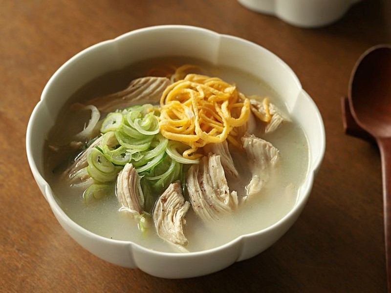 Питательный куриный суп (Даккомтан) 