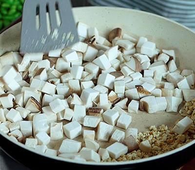 zharenye-boby-edamame-s-gribami-maodou-chao-sinbaogu03.jpg zharenye-boby-edamame-s-gribami-maodou-chao-sinbaogu03.jpg