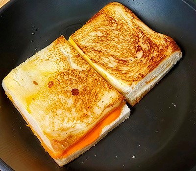 tosty-po-koreyski-s-kimchi-i-vetchinoy-kimchi-tosytkhy14.jpg