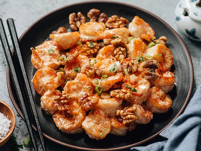 Креветки с грецкими орехами 