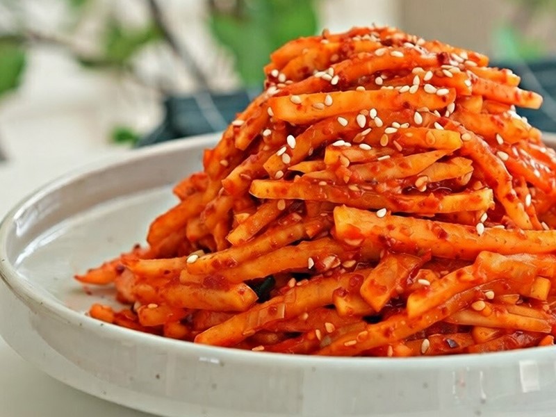 Острый салат из редьки дайкон (Мусэнчэ)