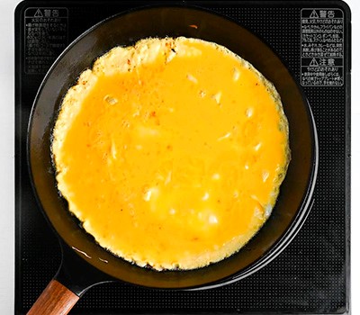 yaponskiy-omlet-s-bekonom-i-kapustoy-tonpeyyaki08.jpg