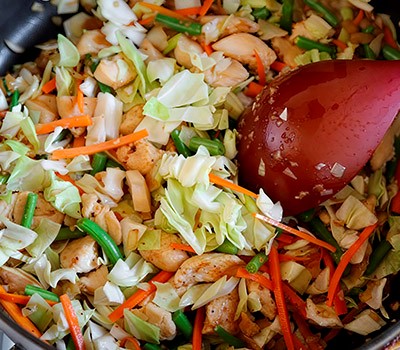zharenaya-lapsha-s-ovoshchami-i-myasom-pansit11.jpg