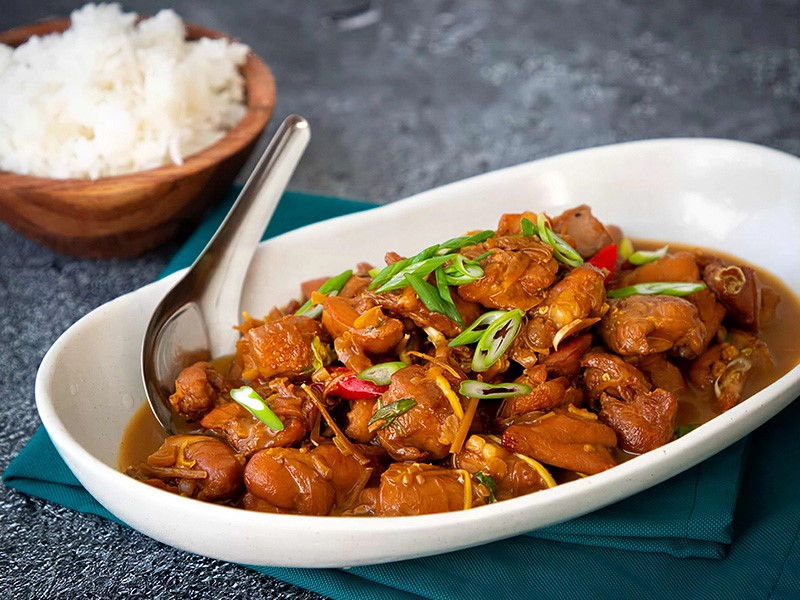 Тушеная курица в карамельном соусе (Ga Kho) 