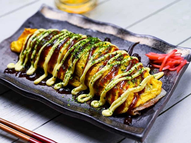 Японский омлет с беконом и капустой (Тонпейяки) 