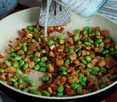 zharenye-boby-edamame-s-gribami-maodou-chao-sinbaogu09.jpg zharenye-boby-edamame-s-gribami-maodou-chao-sinbaogu09.jpg