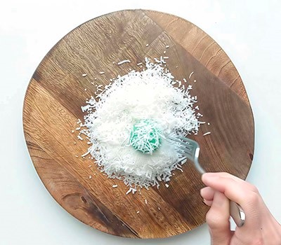 shariki-iz-risovoy-muki-s-nachinkoy-iz-palmovogo-sakhara-onde-onde09.jpg