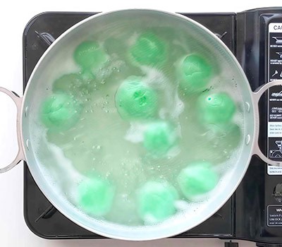 shariki-iz-risovoy-muki-s-nachinkoy-iz-palmovogo-sakhara-onde-onde08.jpg