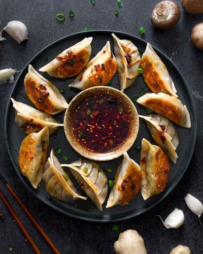 Овощные дамплинги с чапче Bibigo Plantable, Корея Овощные дамплинги с чапче Bibigo Plantable, Корея