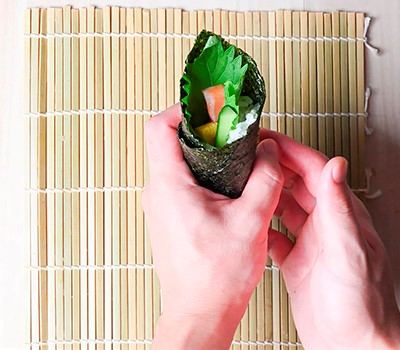 sushi-v-forme-konusa-temaki-sushi09.jpg