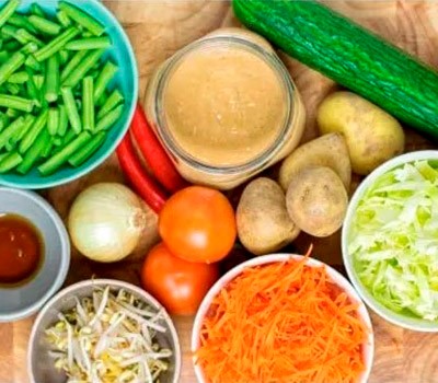 ovoshchnoy-salat-s-arakhisovym-sousom-gado-gado-gado-gado04.jpg