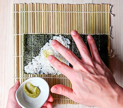 sushi-v-forme-konusa-temaki-sushi05.jpg