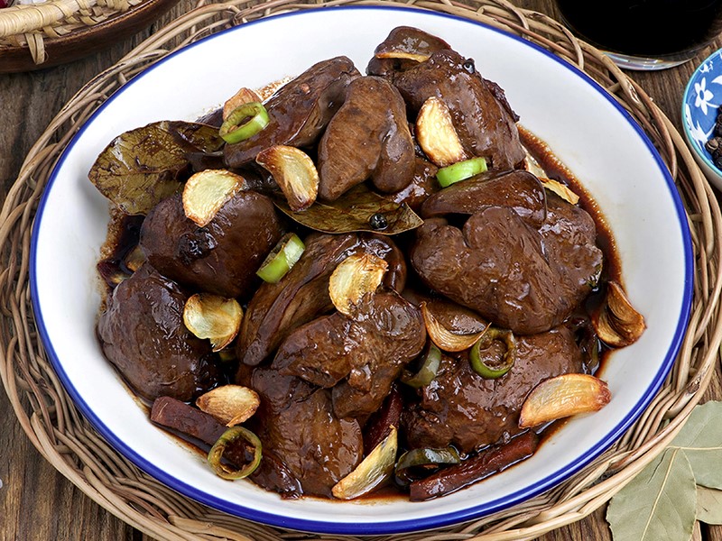 Тушеная куриная печень в соусе Адобо