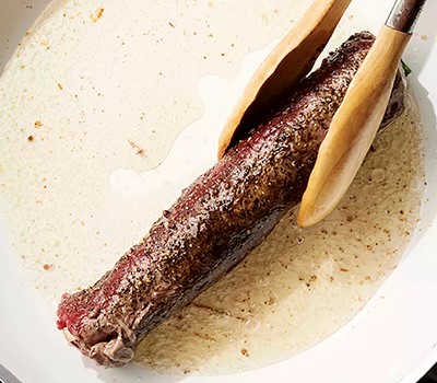rulet-iz-govyadiny-s-zelenym-lukom-negi-maki07.jpg