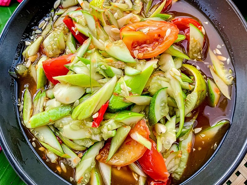 Лаосский огуречный салат 