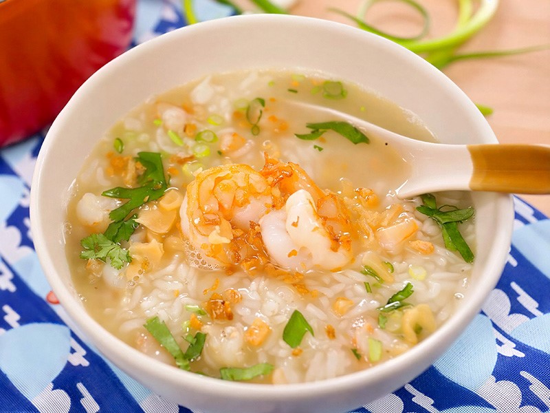 Тайский рисовый суп с креветками (Кхао Том Гунг)