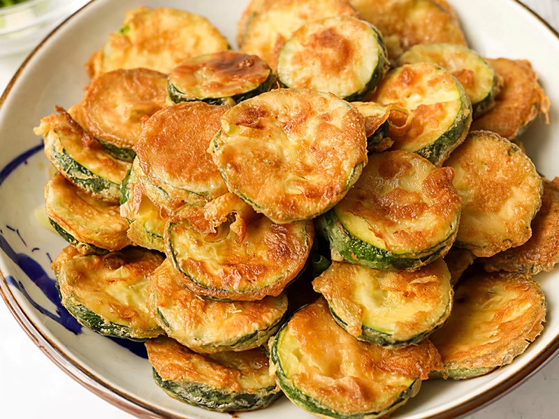 Жареные кабачки цукини в кляре 