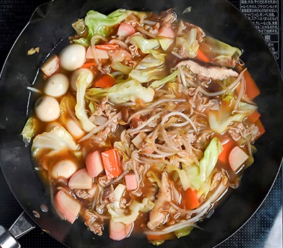 zharenaya-khrustyashchaya-lapsha-kata-yakisoba11.jpg