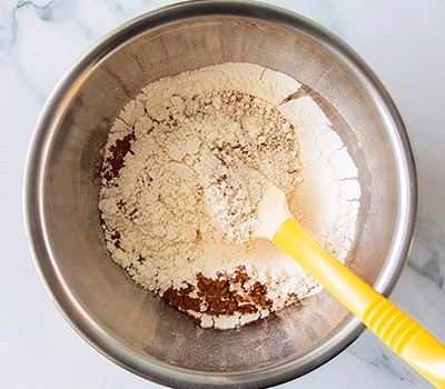 indoneziyskiy-sloyenyy-pirog-kuey-lapis-legit03.jpg