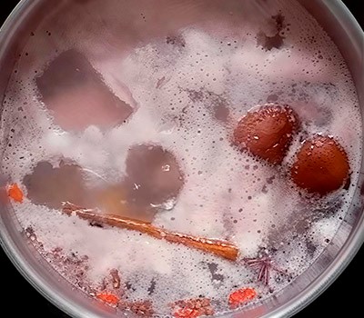 sup-iz-svinykh-rebryshek-s-pryanostyami-ba-kut-te07.jpg