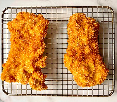 risovyy-burger-s-kurinoy-kotletoy-katsu-tikin-katsu-o-musubi07.jpg