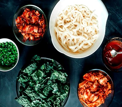 lapsha-udon-s-bekonom-i-kimchi-peikon-kimchi-pokkym-udon02.jpg