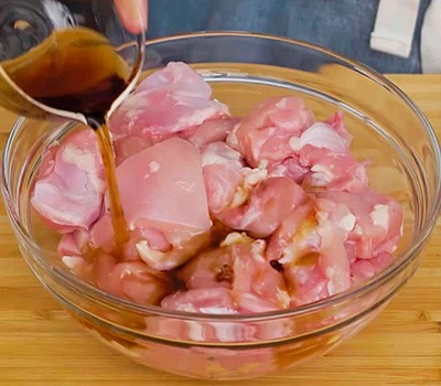 tushenaya-kuritsa-v-karamelnom-souse-ga-kkho03.jpg tushenaya-kuritsa-v-karamelnom-souse-ga-kkho03.jpg