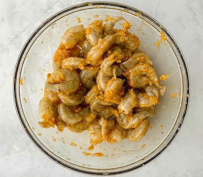 gavayskie-shashlychki-iz-krevetok-v-chesnochnom-masle04.jpg
