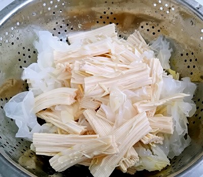 salat-iz-soevoy-sparzhi-i-gribov-tremella-lyanban-fuchzhu-iner06.jpg