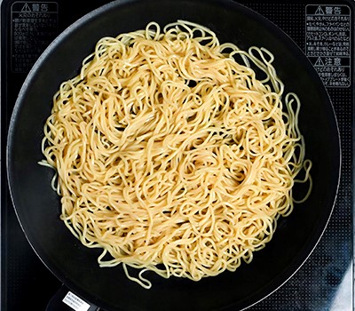 zharenaya-khrustyashchaya-lapsha-kata-yakisoba05.jpg