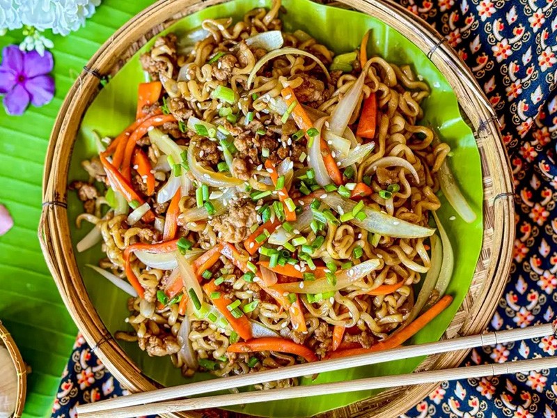 Стир-фрай из лапши б/п с мясным фаршем 