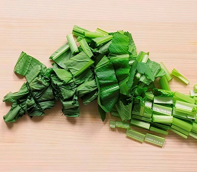 ragu-iz-svinoy-grudinki-so-shpinatom-i-tykvoy-v-souse-khorenso-to-buta-bara-no-an-kake-kabotya04.jpg