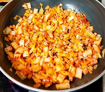 tosty-po-koreyski-s-kimchi-i-vetchinoy-kimchi-tosytkhy09.jpg