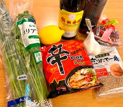 kholodnaya-lapsha-shin-ramen-s-gazirovkoy-sprayt-sypyraity-ramyen02.jpg