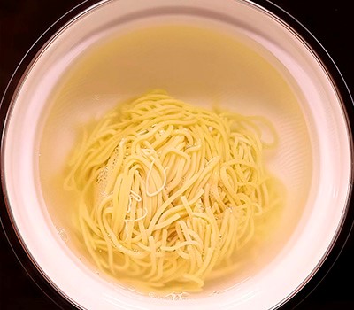 lapsha-ramen-s-bulonom-i-ostrym-svinym-farshem-tantanmen08.jpg