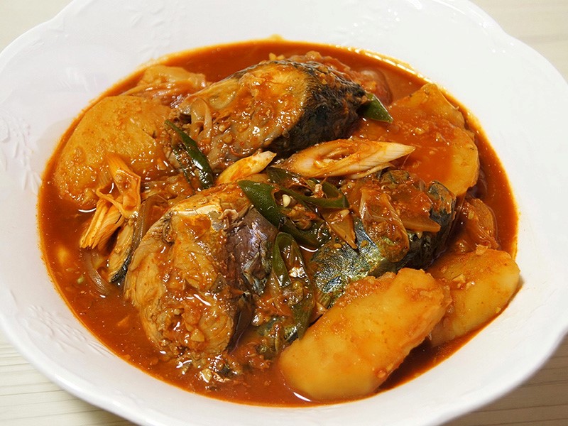 Рагу из картофеля и скумбрии 