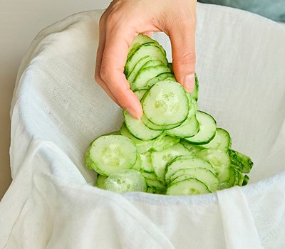salat-iz-ogurtsov-s-kunzhutom-oi-chamke-muchim05.jpg salat-iz-ogurtsov-s-kunzhutom-oi-chamke-muchim05.jpg