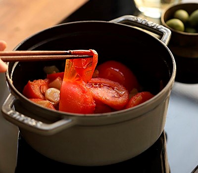 midii-v-tomatno-chesnochnom-souse-khonkhapchchim08.jpg