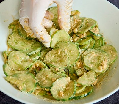 salat-iz-ogurtsov-s-kunzhutom-oi-chamke-muchim09.jpg salat-iz-ogurtsov-s-kunzhutom-oi-chamke-muchim09.jpg