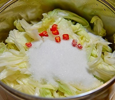 kislo-sladkiy-kimchi-po-tayvanski-tayshi-paotsay-shipu05.jpg