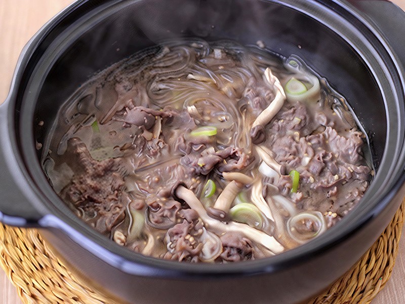 Пульгоги в глиняном горшочке (Ттукбэги пулькоги) 