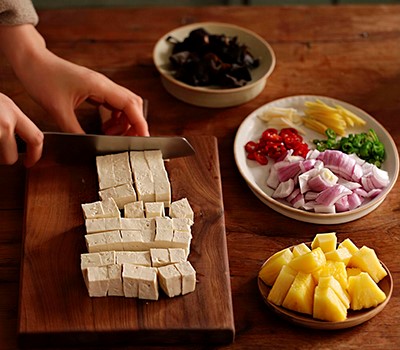 tofu-s-gribami-muer-i-ananasami-v-kislo-sladkom-souse03.jpg tofu-s-gribami-muer-i-ananasami-v-kislo-sladkom-souse03.jpg